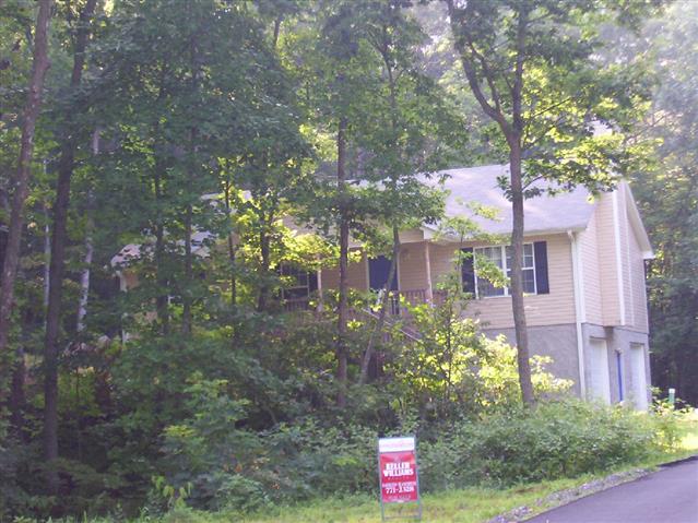 A picture of the property located at 10 ROCKY POINT CIR, ASHEVILLE NC 28803.