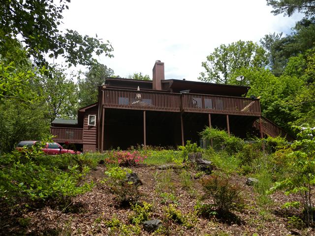 A picture of the property located at 2 PHEASANT DR, FAIRVIEW NC 28730.