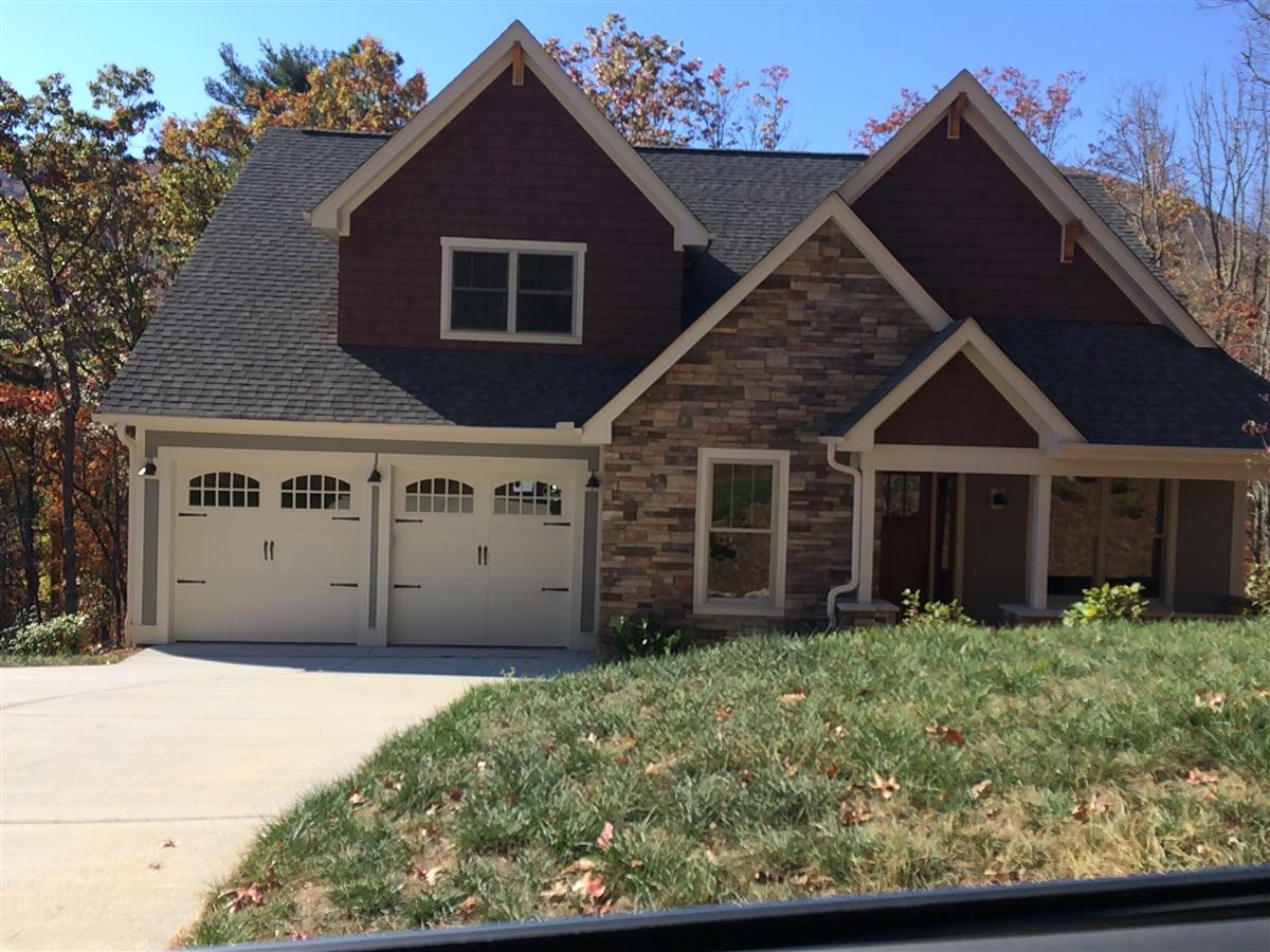 A picture of the property located at 18 SUGARLAND RIDGE TRL, FAIRVIEW NC 28730.