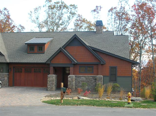 A picture of the property located at 31 HAWKS BRANCH CIR, FAIRVIEW NC 28730.