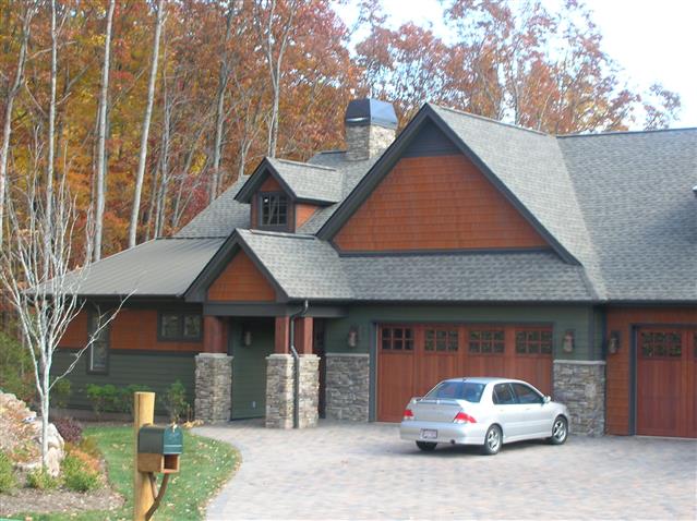 A picture of the property located at 33 HAWKS BRANCH CIR, FAIRVIEW NC 28730.