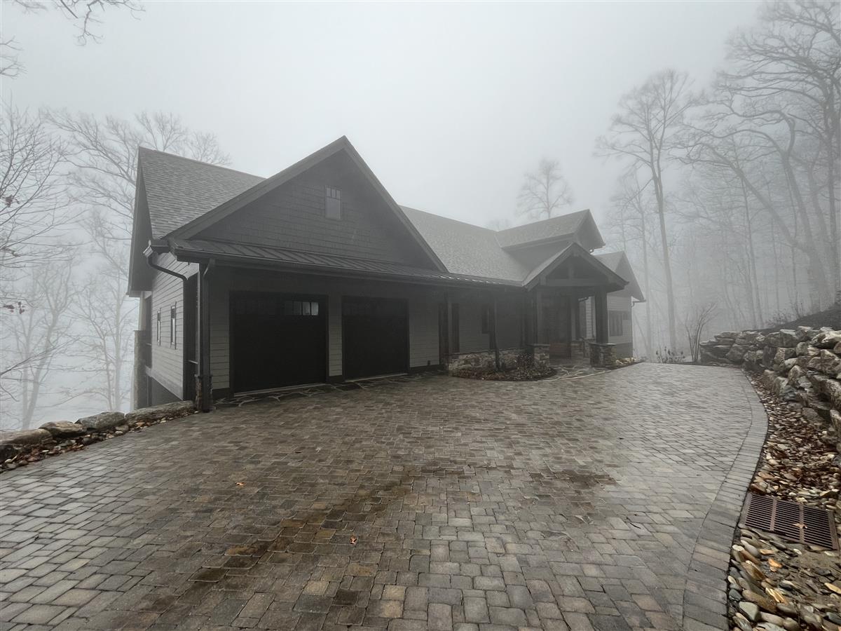 A picture of the property located at 558 SOUTHCLIFF PKWY, FAIRVIEW NC 28730.