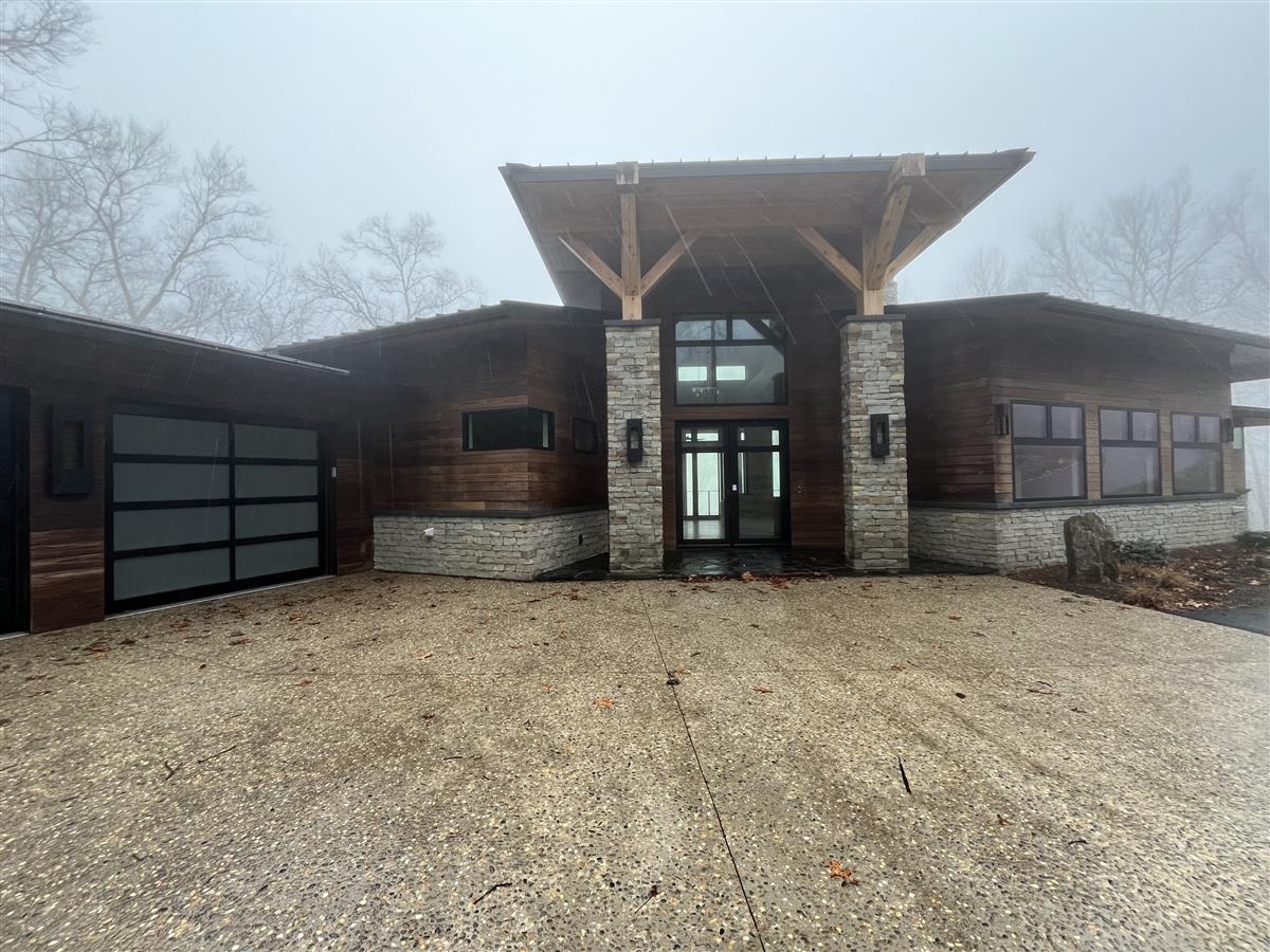 A picture of the property located at 550 SOUTHCLIFF PKWY, FAIRVIEW NC 28730.