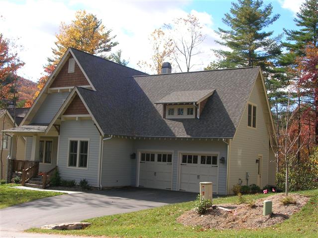 A picture of the property located at 10 E OWL CREEK LN, FAIRVIEW NC 28730.