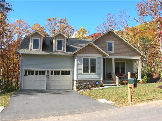 A picture of the property located at 18 E OWL CREEK LN, FAIRVIEW NC 28730.