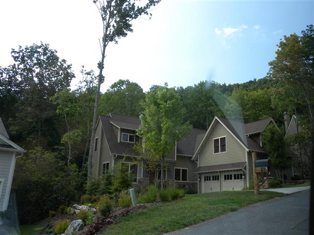 A picture of the property located at 28 E OWL CREEK LN, FAIRVIEW NC 28730.