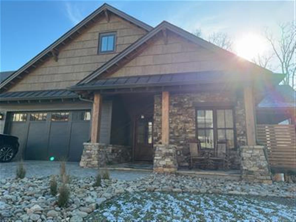 A picture of the property located at 15 PEREGRINES RIDGE CT, FAIRVIEW NC 28730.