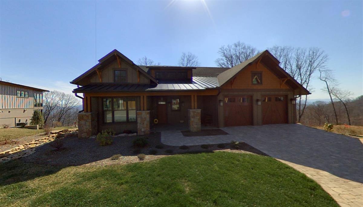 A picture of the property located at 19 PEREGRINES RIDGE CT, FAIRVIEW NC 28730.