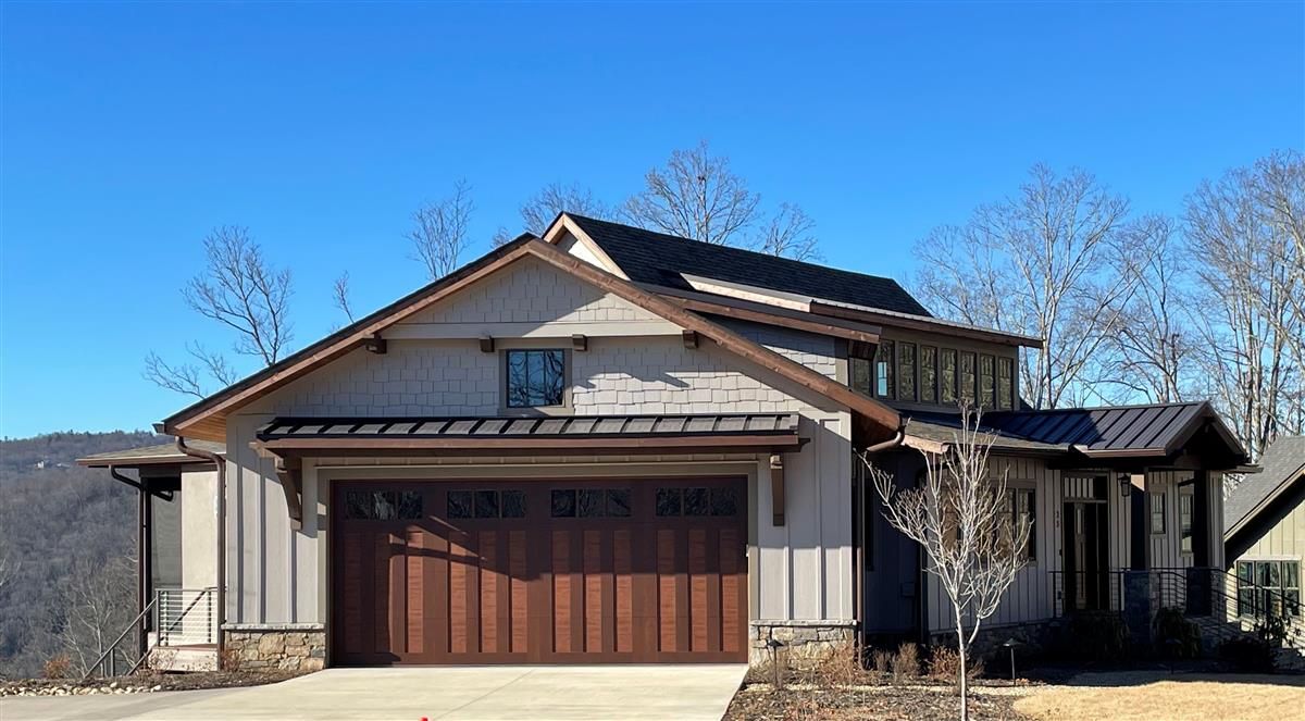 A picture of the property located at 25 PEREGRINES RIDGE CT, FAIRVIEW NC 28730.