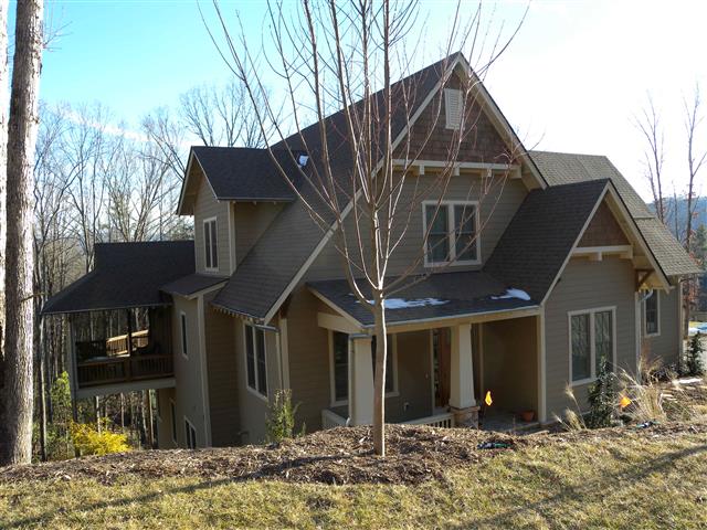 A picture of the property located at 33 E OWL CREEK LN, FAIRVIEW NC 28730.