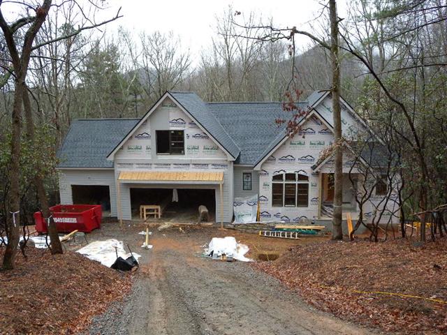 A picture of the property located at 43 E OWL CREEK LN, FAIRVIEW NC 28730.