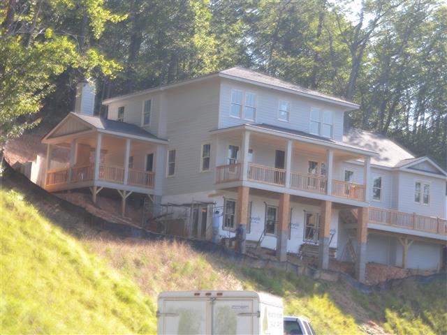 A picture of the property located at 40 E OWL CREEK LN, FAIRVIEW NC 28730.