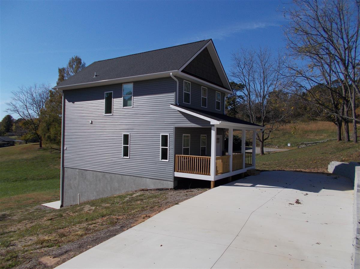 A picture of the property located at 8 GREEN TREE LN, ASHEVILLE NC 28805.