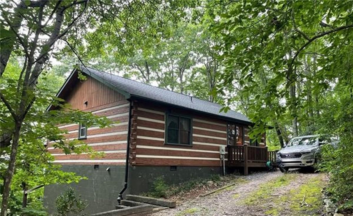 A picture of the property located at 50 CHEROKEE LN, SWANNANOA NC 28778.