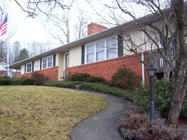 A picture of the property located at 110 COLLEGE CIR, SWANNANOA NC 28778.