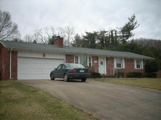 A picture of the property located at 103 COLLEGE CIR, SWANNANOA NC 28778.