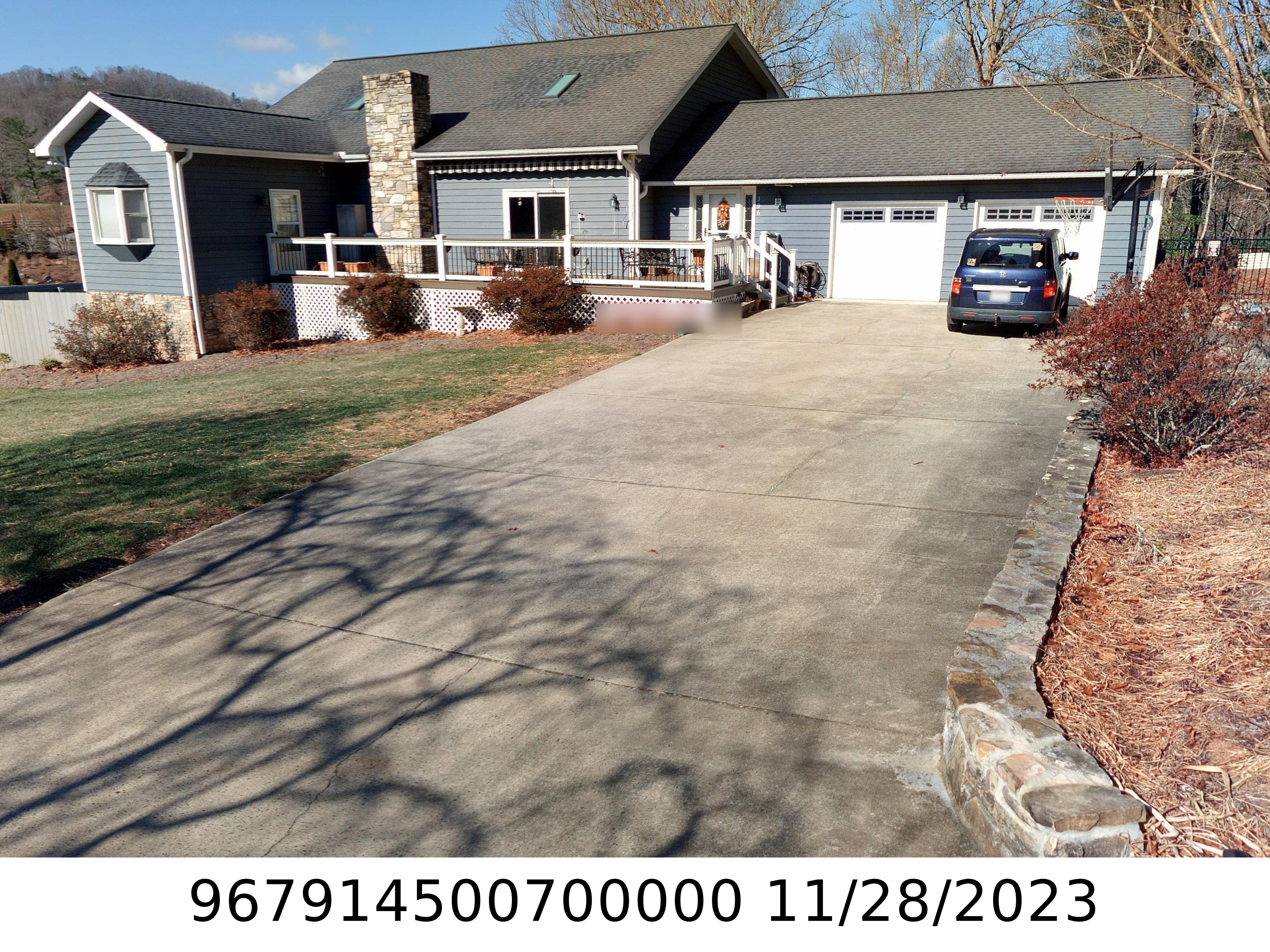 A picture of the property located at 306 HICKORY LN, ASHEVILLE NC 28805.
