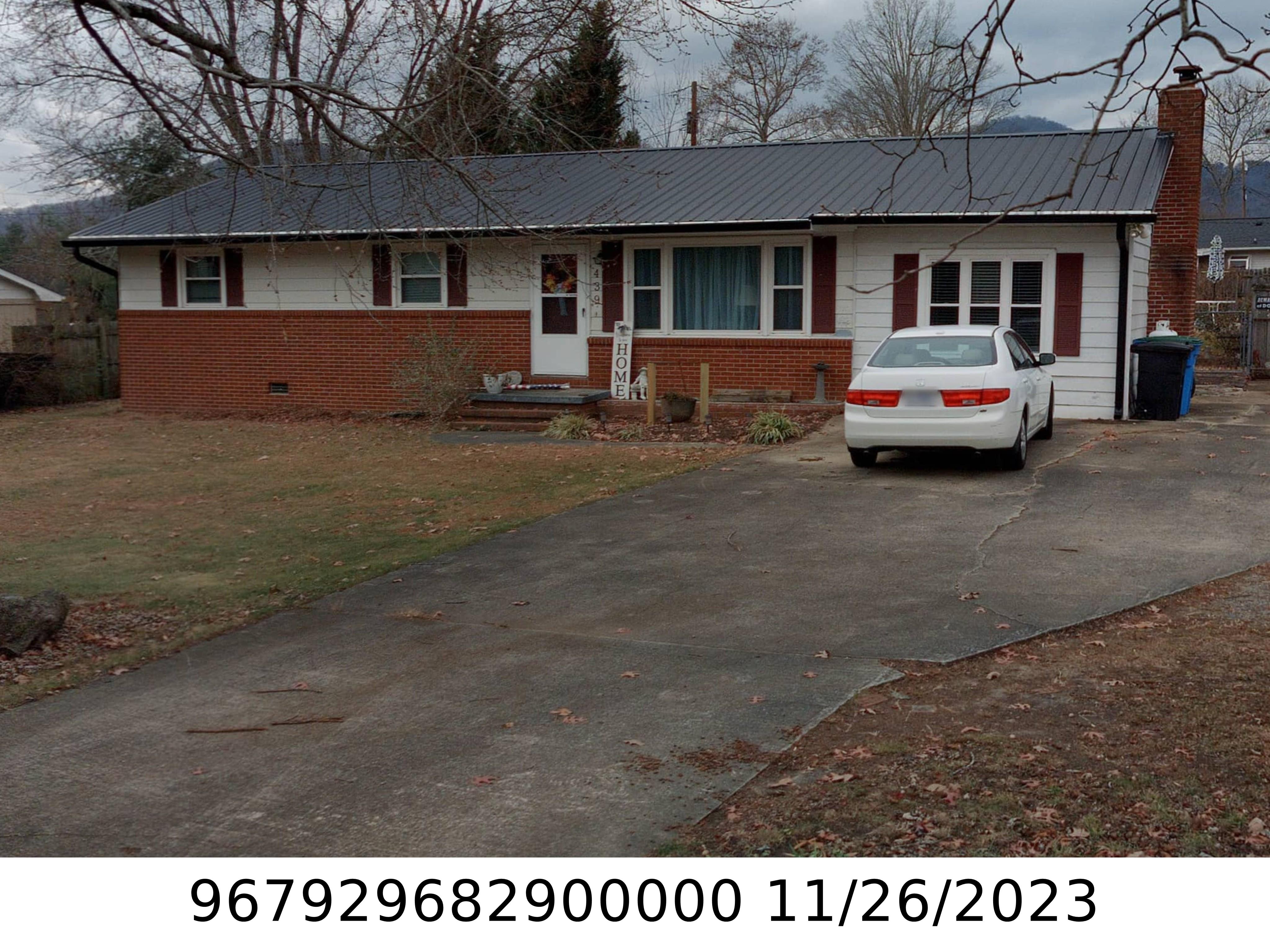 A picture of the property located at 439 DILLINGHAM CIR, ASHEVILLE NC 28805.