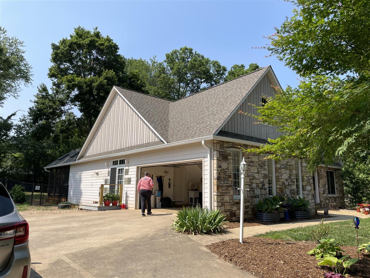A picture of the property located at 44 BITTERSWEET LN, ASHEVILLE NC 28805.