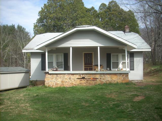 A picture of the property located at 130 DILLINGHAM CIR, ASHEVILLE NC 28805.