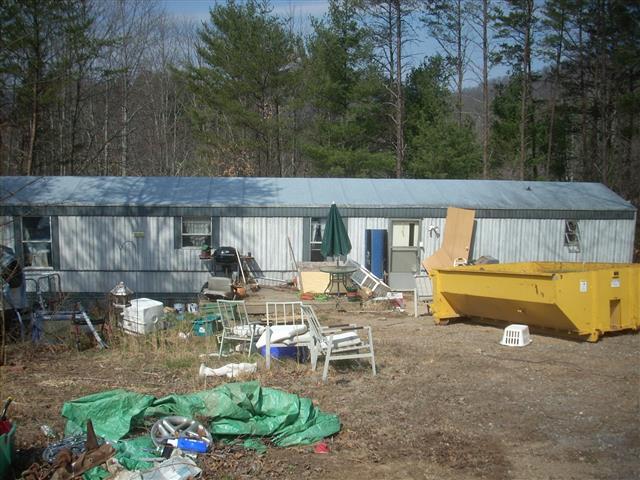 A picture of the property located at 194 DILLINGHAM CIR, ASHEVILLE NC 28805.