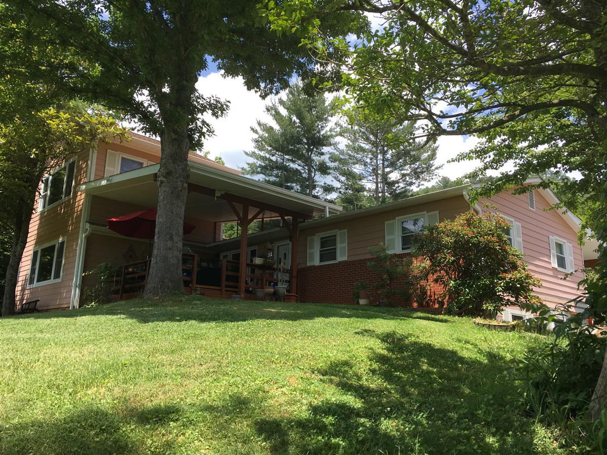 A picture of the property located at 159 DILLINGHAM CIR, ASHEVILLE NC 28805.