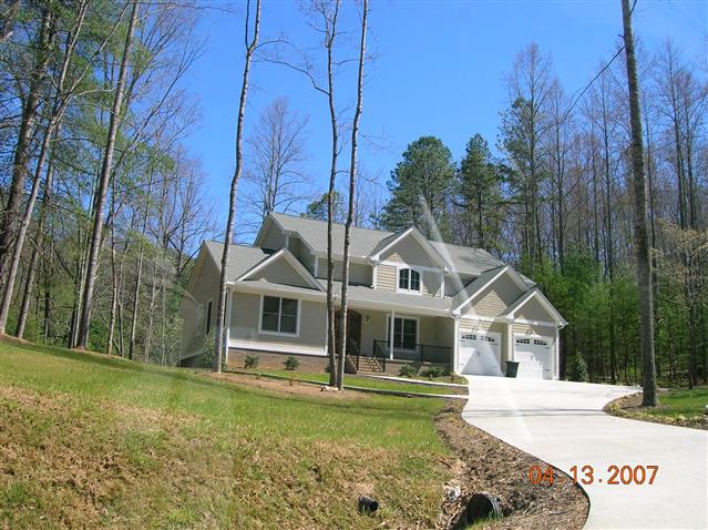A picture of the property located at 52 SOVEREIGN LN, FAIRVIEW NC 28730.