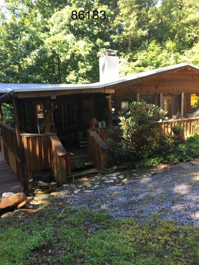 A picture of the property located at 15 MAPLE LN, FAIRVIEW NC 28730.