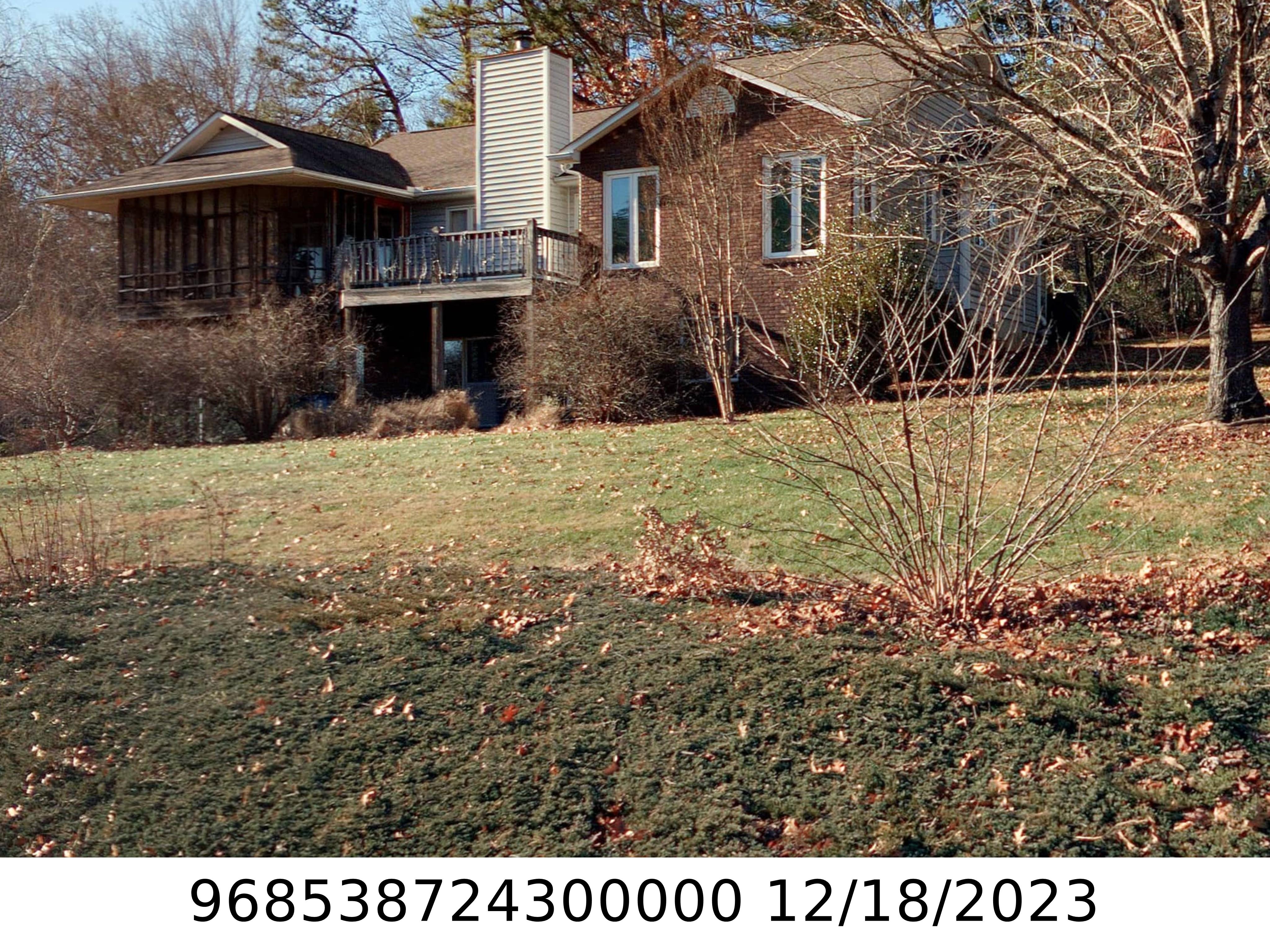 A picture of the property located at 27 CANE CREEK CIR, FAIRVIEW NC 28730.