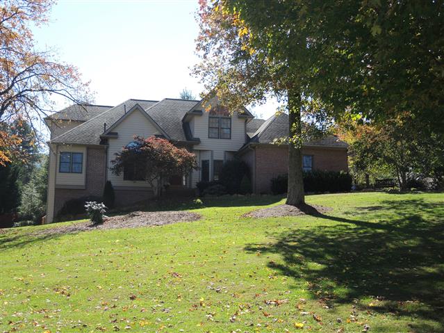 A picture of the property located at 9 KNOLL DR, FLETCHER NC 28732.