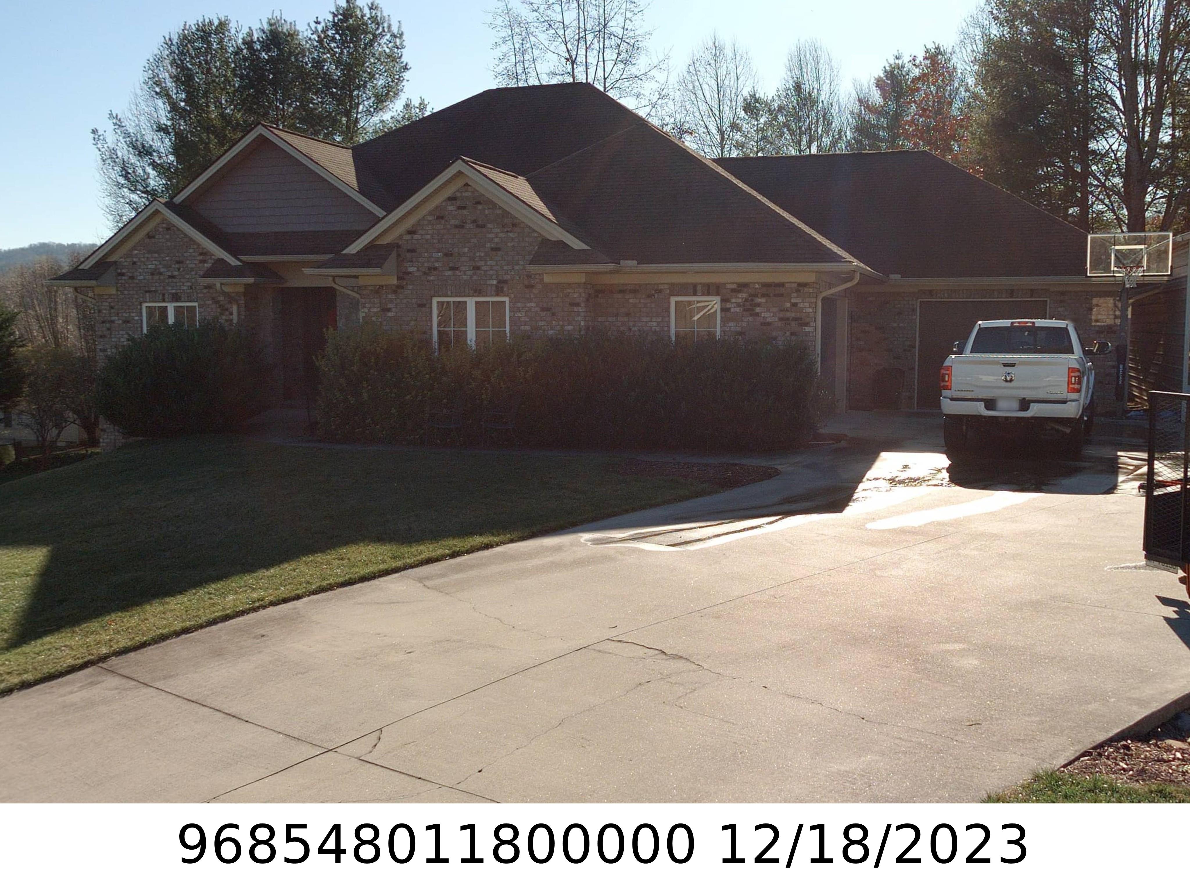 A picture of the property located at 18 CANE CREEK CIR, FAIRVIEW NC 28730.