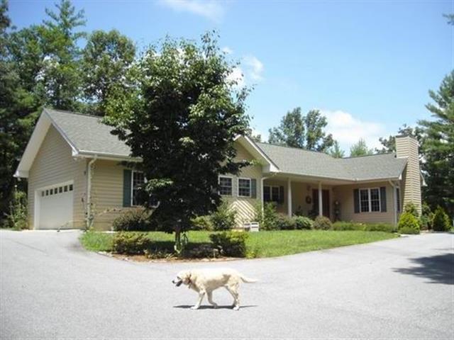 A picture of the property located at 14 ALEXANDER CREST DR, FAIRVIEW NC 28730.