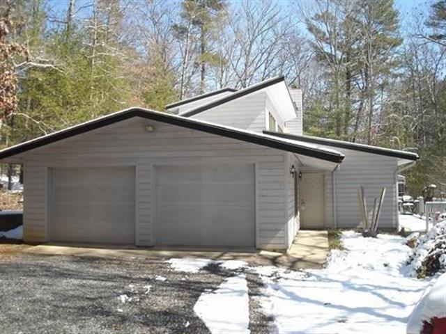 A picture of the property located at 330 DONNA LN, FAIRVIEW NC 28730.