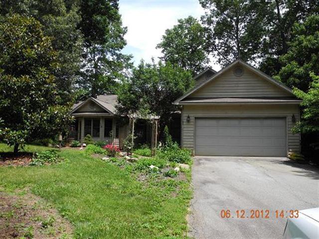 A picture of the property located at 364 DONNA LN, FAIRVIEW NC 28730.