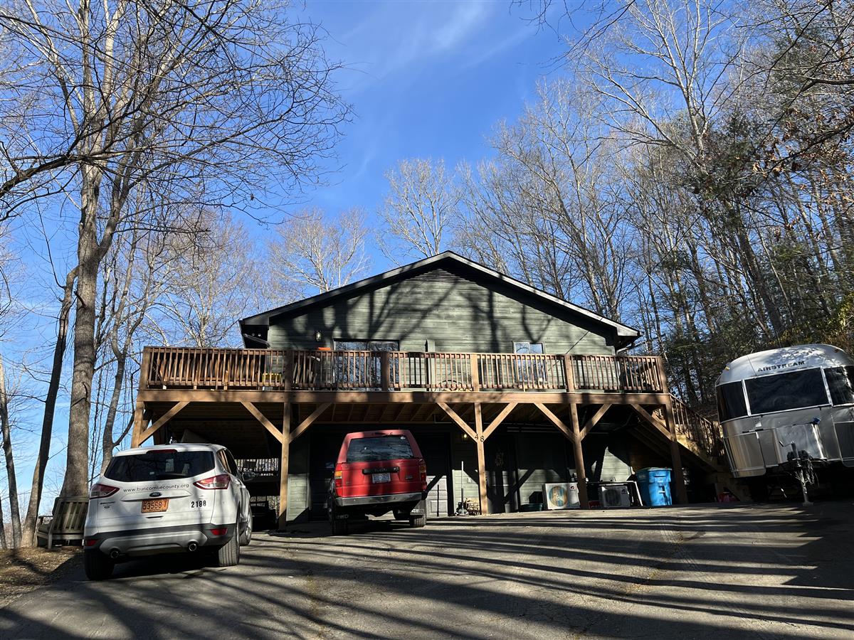 A picture of the property located at 48 CANE CREST CIR, FAIRVIEW NC 28730.
