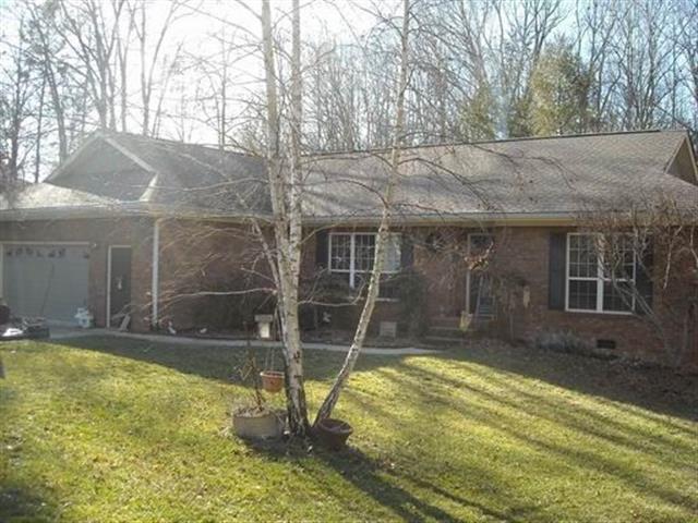 A picture of the property located at 32 HEATHER LN, FAIRVIEW NC 28730.