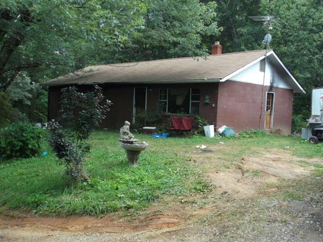 A picture of the property located at 42 HARWOOD LN, FAIRVIEW NC 28730.