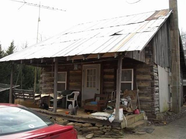 A picture of the property located at 40 HARWOOD LN, FAIRVIEW NC 28730.