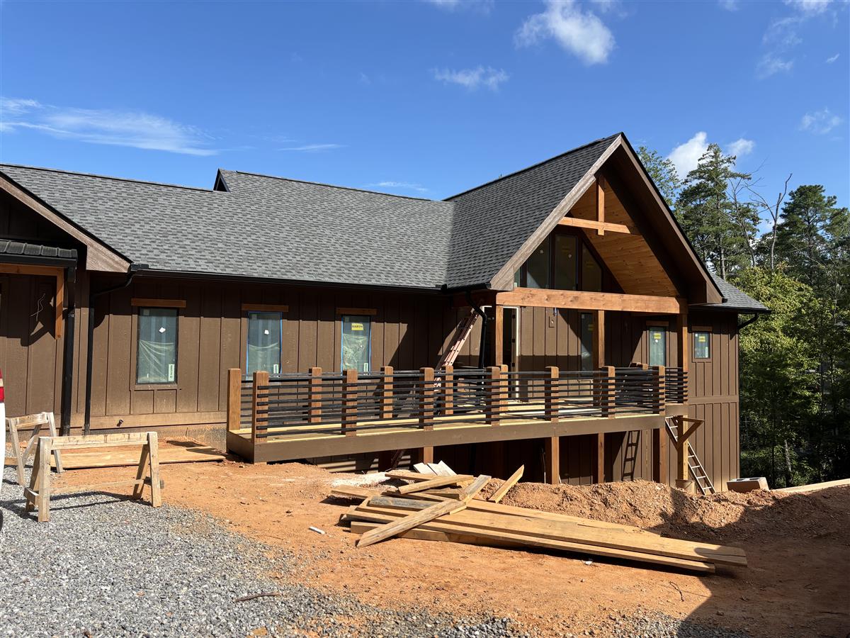 A picture of the property located at 70 CROSSINGS CIR, FAIRVIEW NC 28730.