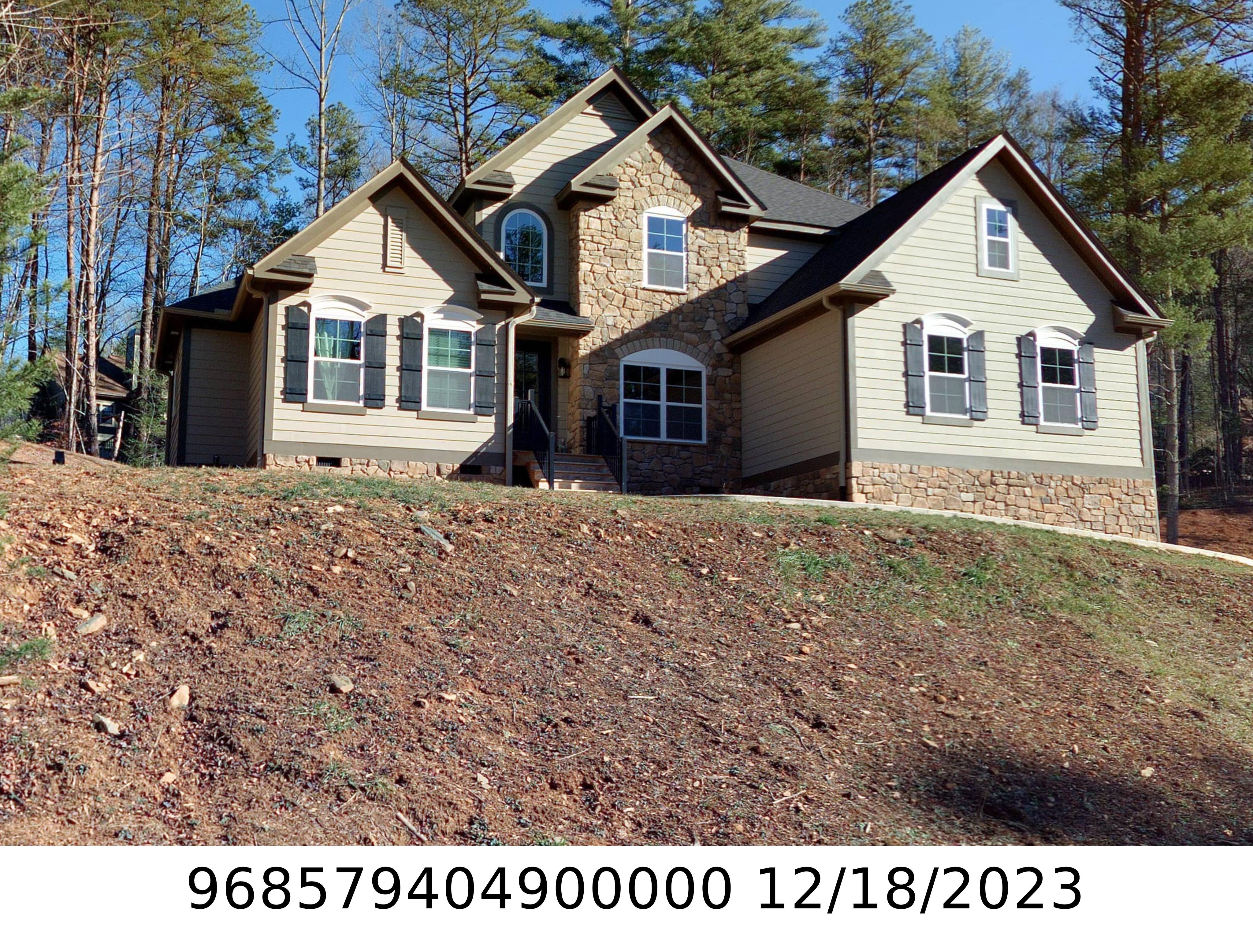 A picture of the property located at 30 CROSSINGS CIR, FAIRVIEW NC 28730.