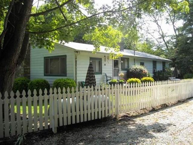 A picture of the property located at 3 GREEN SPRING LN, FAIRVIEW NC 28730.