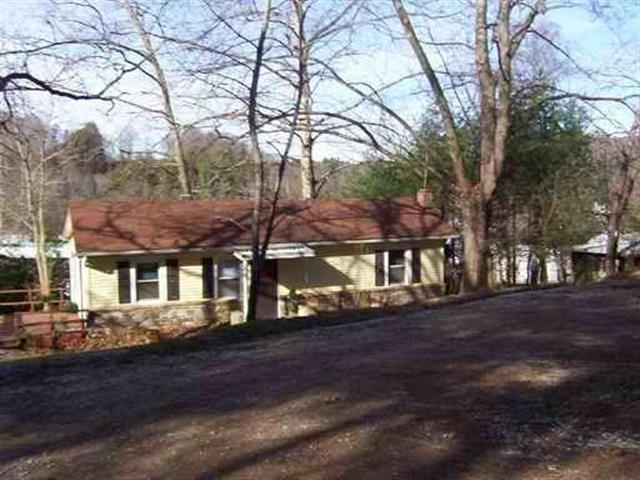 A picture of the property located at 4 MERRILL CIR, FAIRVIEW NC 28730.