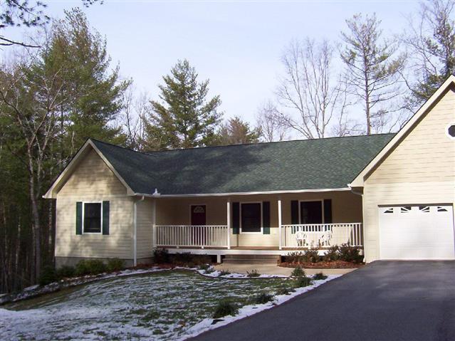 A picture of the property located at 11 MADELYN LN, FAIRVIEW NC 28730.