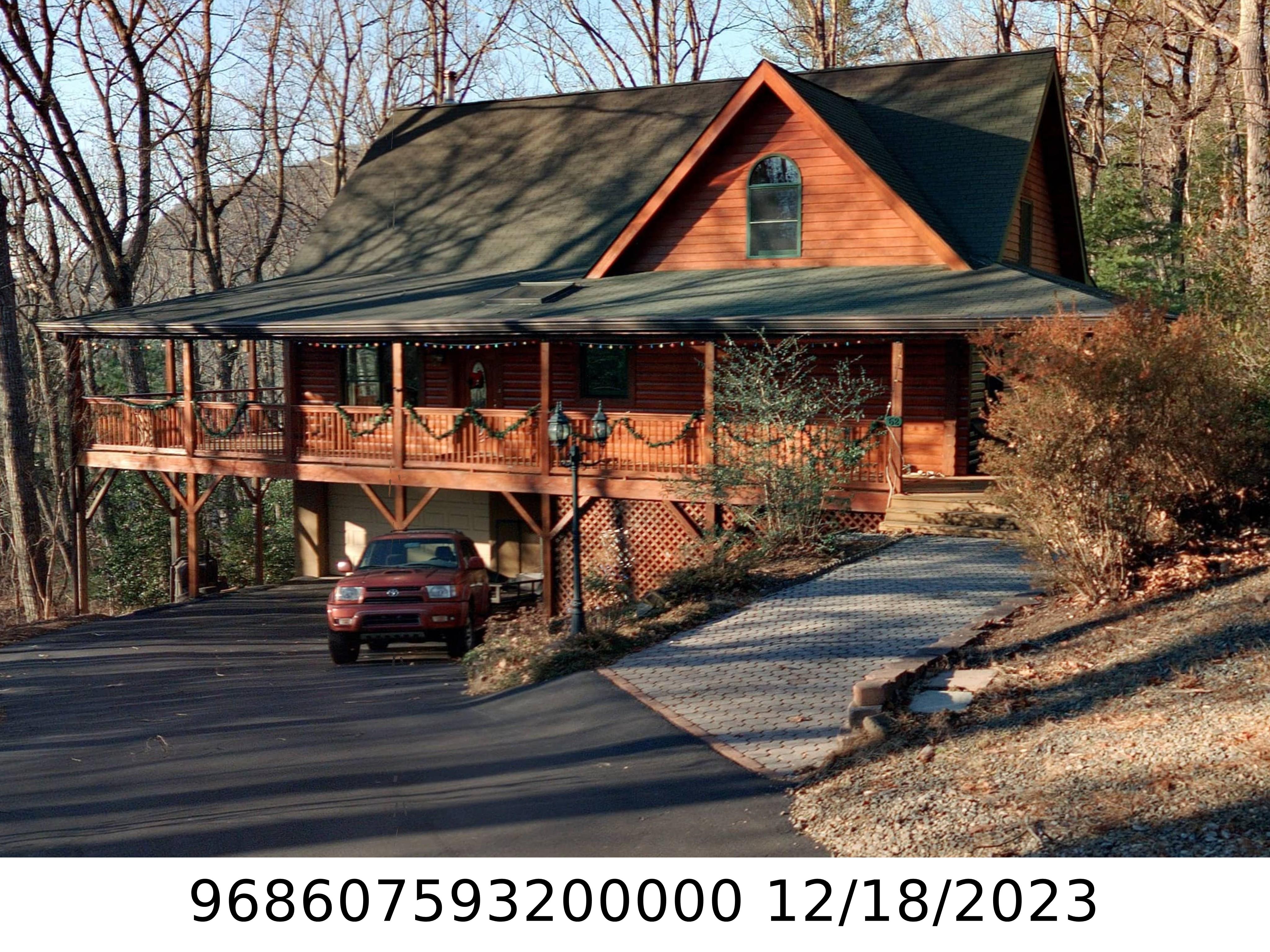 A picture of the property located at 62 ROSEANNE LN, FAIRVIEW NC 28730.