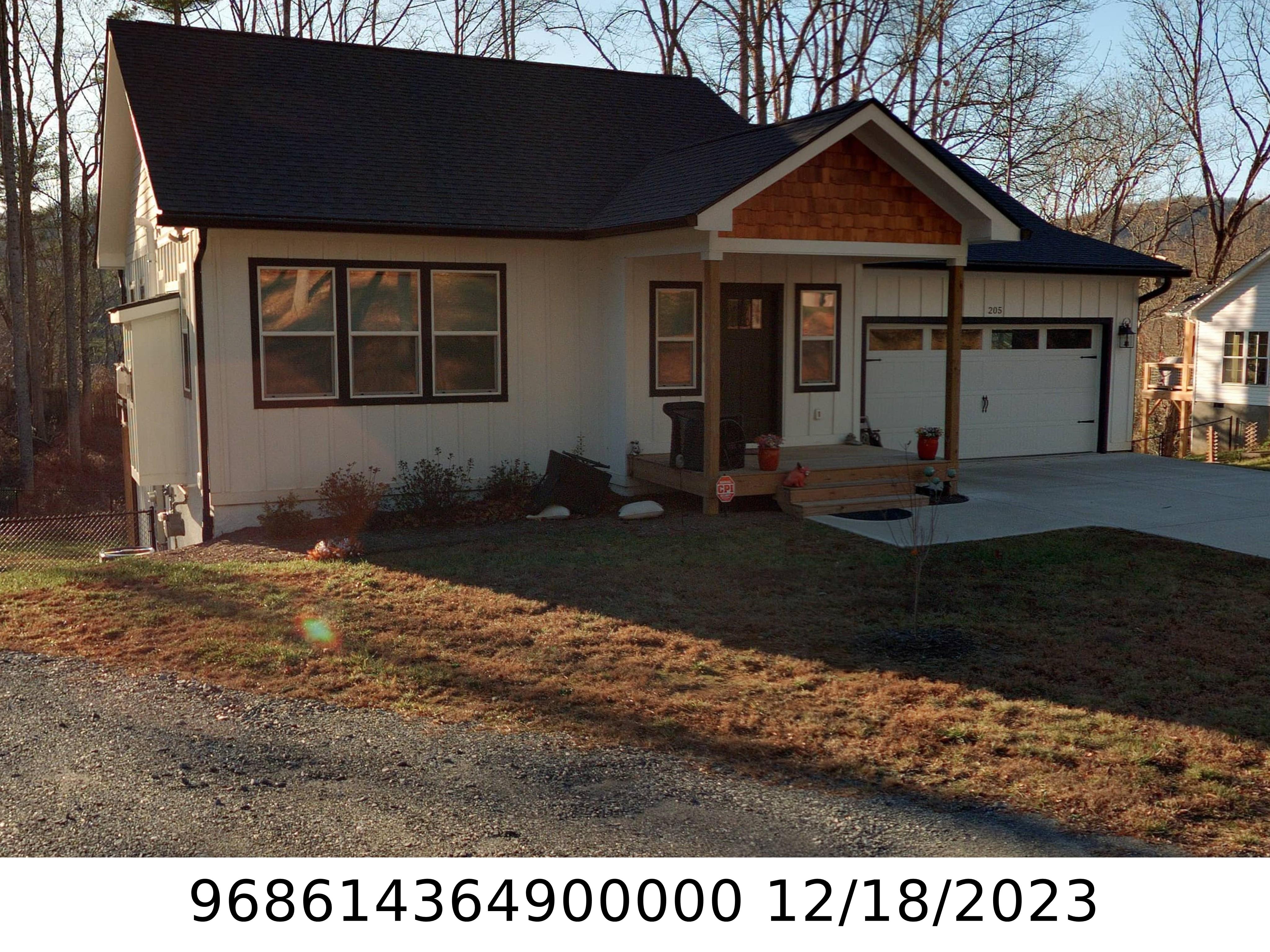 A picture of the property located at 205 FALL LEAVES DR, FAIRVIEW NC 28730.