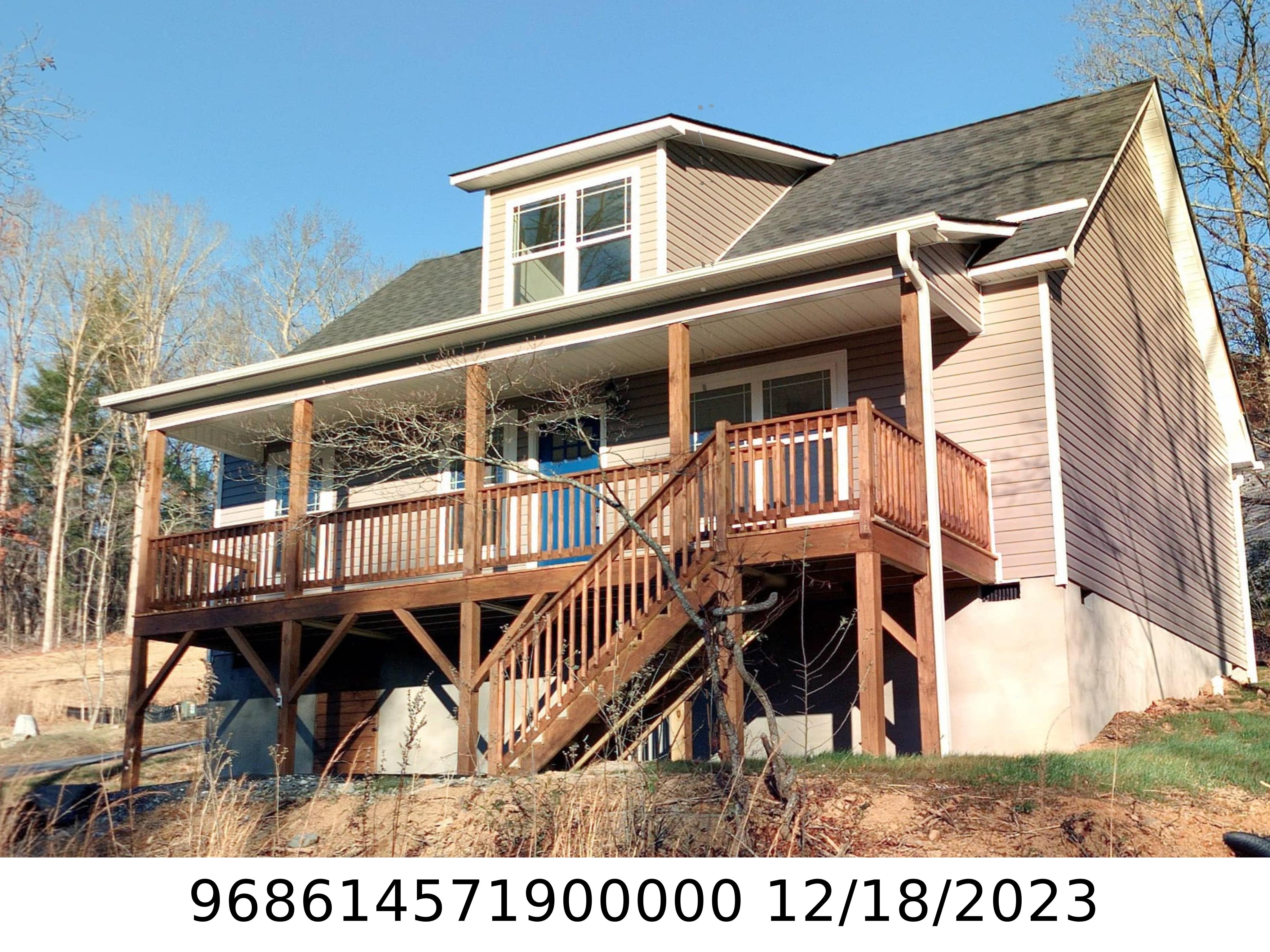 A picture of the property located at 202 FALL LEAVES DR, FAIRVIEW NC 28730.