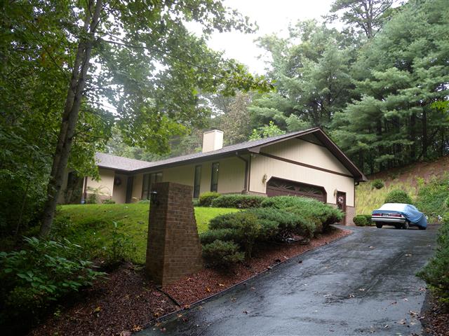 A picture of the property located at 26 SPRING LN, FAIRVIEW NC 28730.