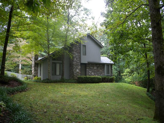 A picture of the property located at 29 SPRING LN, FAIRVIEW NC 28730.
