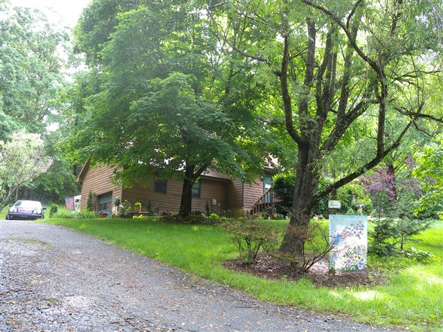 A picture of the property located at 36 SPRING LN, FAIRVIEW NC 28730.