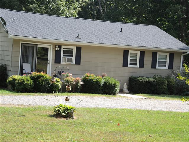 A picture of the property located at 29 WHITT LN, FAIRVIEW NC 28730.
